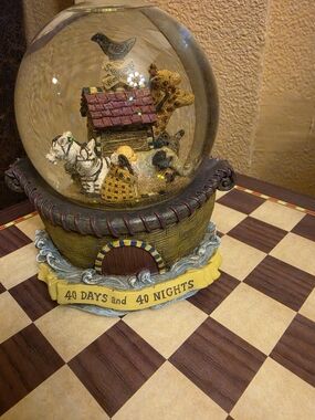 Pearl Fishers Noah's Ark Animal Musical Snow Globe